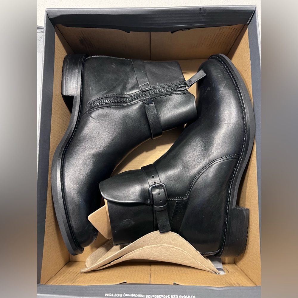 ECCO MID-CUT SATORELLE 25 LEATHER BLACK BUCKLE BOOTIE (NEVER WORN!!) SIZE 41
